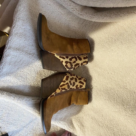 very volatile women's chatter leopard bootie 7.5 - Picture 3 of 10